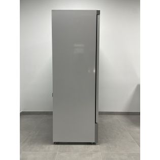 UNIFROST ARMARIO EXPOSITOR REFRIGERADO 3 PUERTAS BAJO PERFIL

