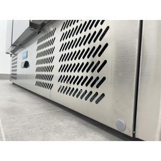 UNIFROST MESA ENSALADA 3 PUERTAS  380 LITROS
