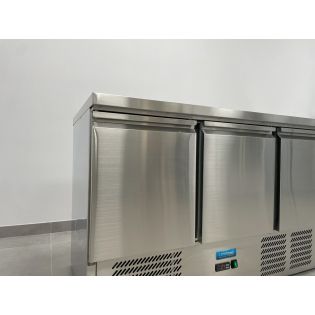 UNIFROST MESA ENSALADA 3 PUERTAS  380 LITROS
