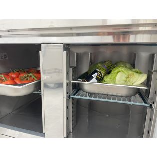 UNIFROST MESA ENSALADA 3 PUERTAS  380 LITROS
