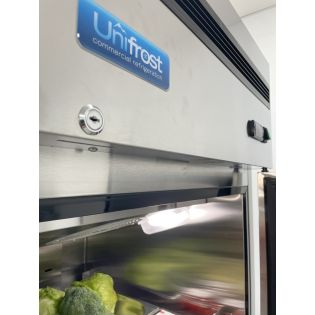 UNIFROST ARMARIO REFRI.  670  LITROS inox
