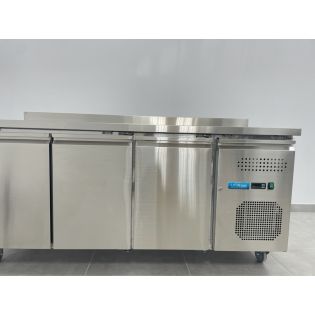 UNIFROST MESA 600 REFRI 3 PUERTAS CON PETO
